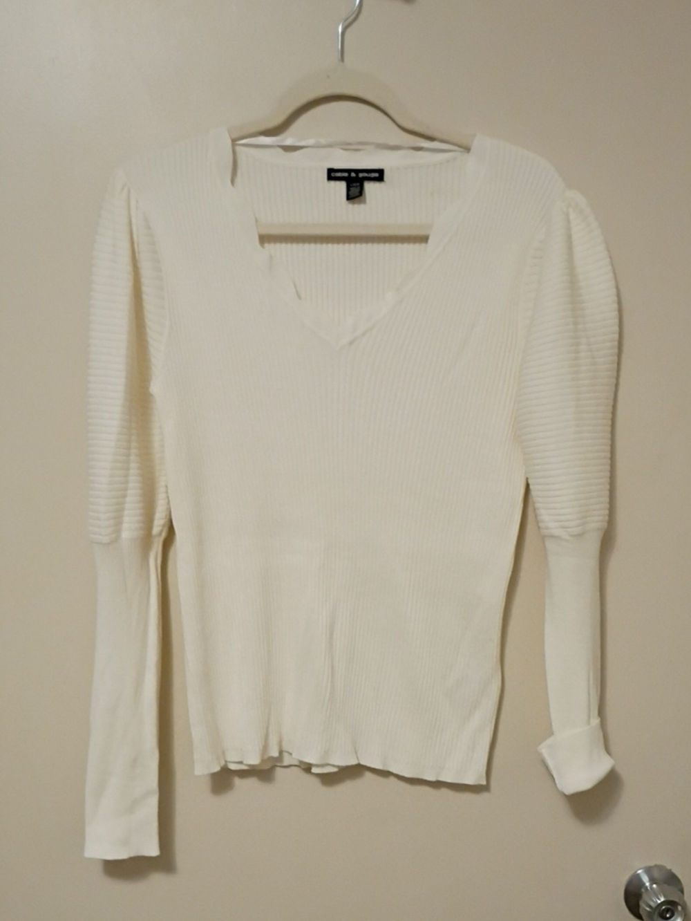 Cable And Gauge Ivory Ribbed V-Neck Puff-Sleeve Top NWOT Large